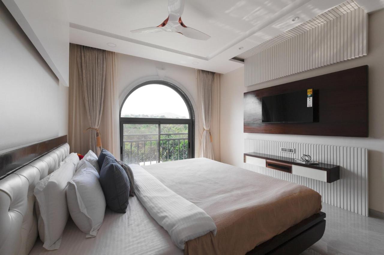Bellevue Palace By Stayvista - Lavish Abode With A Pool, Landscaped Lawn, Gazebo & Adventure Activities Nashik Dış mekan fotoğraf